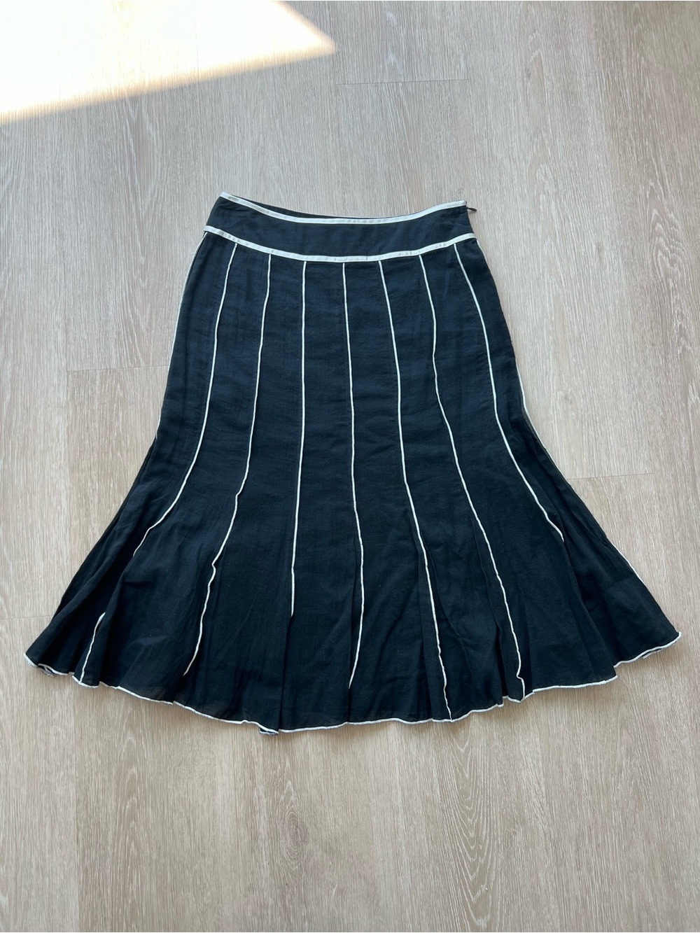 Mario Serrani Elegant Chic Black A-Line Skirt with White Piping Women’s Size 2